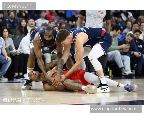 火箭与快船季后赛第四场激战回顾球迷热情高涨的精彩瞬间